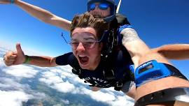 Be part of a Skydiving World Record on World Skydiving Day!