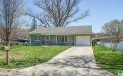 Open House: 1:30-2:30pm CDT at 3927 Country Club Blvd, Sioux City, IA 51104