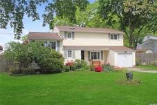 Open House: 12-2pm EDT at 9 Comet Rd, Selden, NY 11784