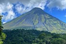 Private Hike Tour in Arenal: Explore Volcano & Hot Springs Attractions in a Day
