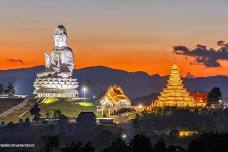 Chiang Rai: Golden Triangle, White Temple, Black House and Mekong River Tour