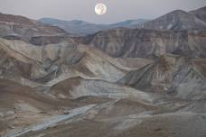Full moon hike via Judean Desert to the Dead Sea